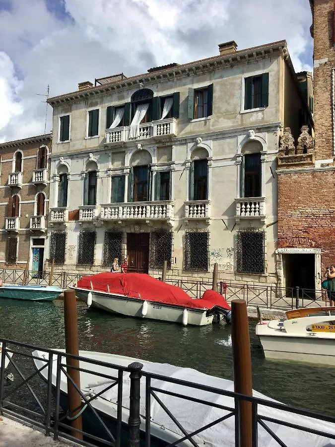 La Chambre D'Ella Venice Bed & Breakfast