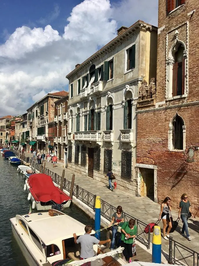 Bed & Breakfast La Chambre D'Ella Venice Italy